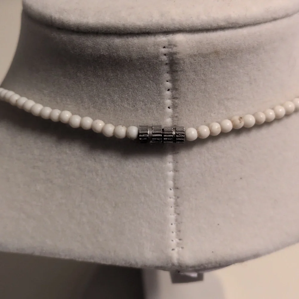 Elegant Cream and‎ Rose /Mauve Mother Of Pearl Shell Beaded Necklace